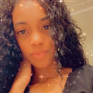 Meet your Posher, Alexia